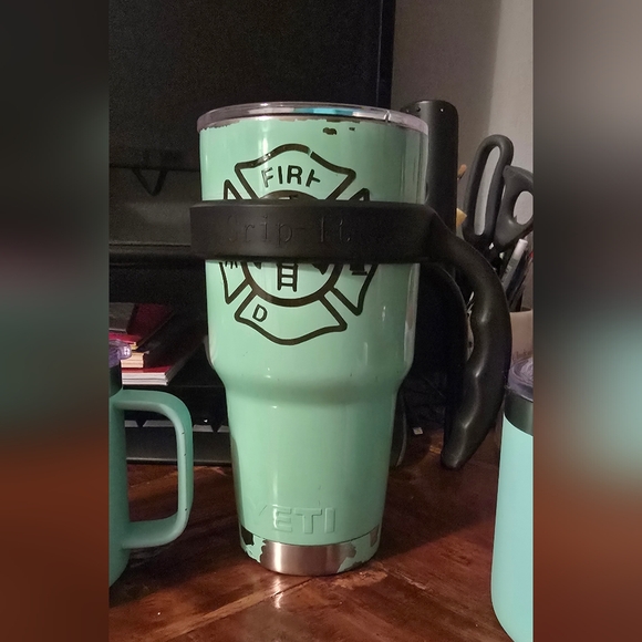 Yeti mugs and 30 oz cup bundle - Picture 3 of 4